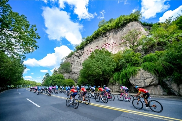 2025“犀旺杯”环黄山国际公路自行车赛 隆重开赛 