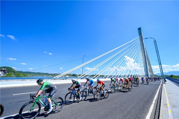 2025“犀旺杯”环黄山国际公路自行车赛 隆重开赛 