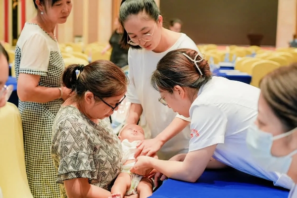 “平安家庭计划”多城开讲：专家赋能孕产家庭，解锁早期家庭教育新技能 