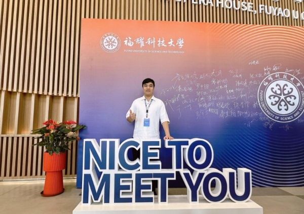 福耀科技大学开展AED急救培训<br/>伟雄文化传媒利用电影为校园安全筑起生命防线