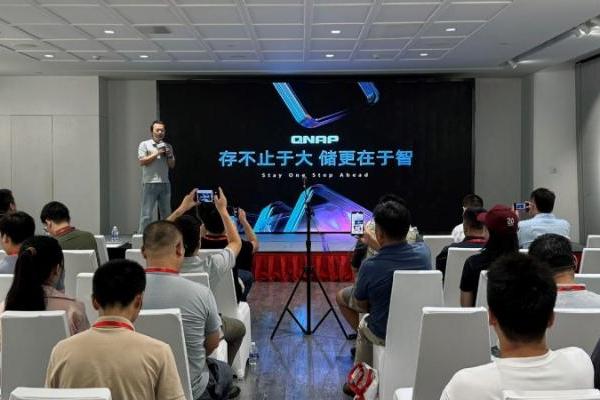 重新定义AI存储 威联通Qu系列实现自然语言交互NAS应用 