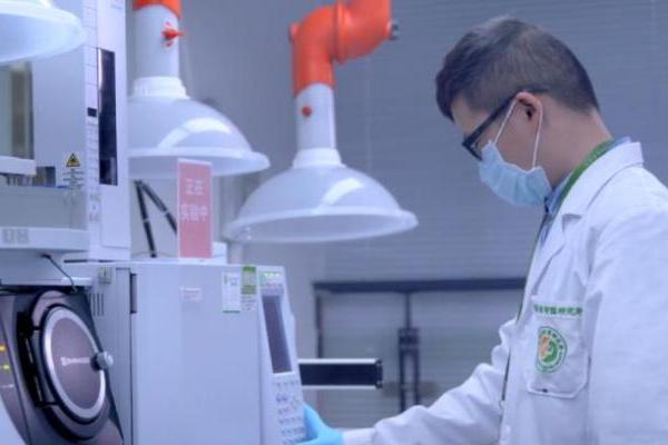 黛安蒂联合广东省中药研究所，为50+熟龄肌护肤筑牢“科研根基 