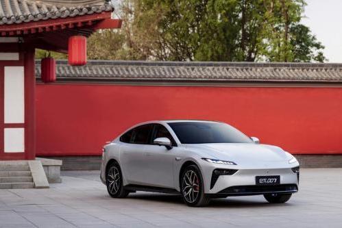 智能 + 安全双在线！2025 东风奕派 eπ007，重新定义年轻人首台车