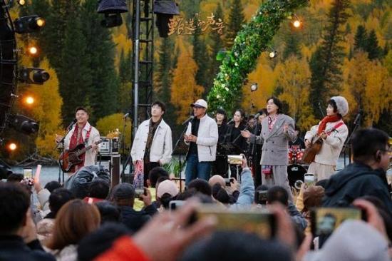 水木年华线上演唱会惊喜阿勒泰，25万人同时在线 