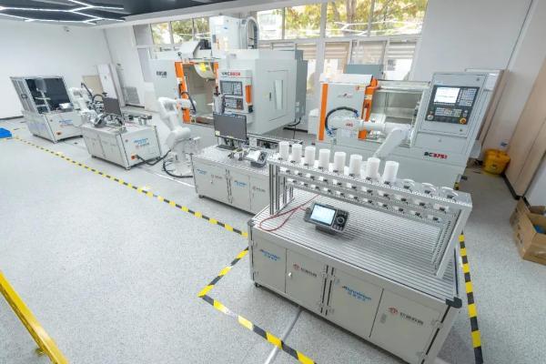 “还没毕业就被抢空”：维视智造这个实训室，让普通本科生起薪高出22% 
