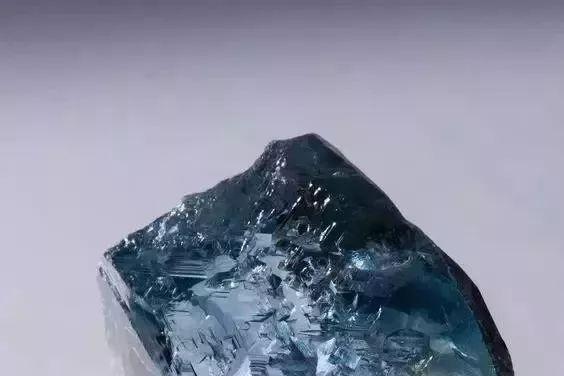 天然钻石价值凸显，多维要素铸就璀璨瑰宝 
