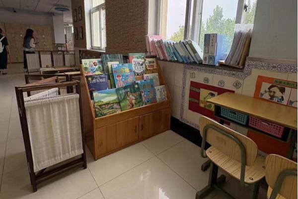 为童年添一抹温暖“黄” 我爱我家向安定镇幼儿园捐赠物资 