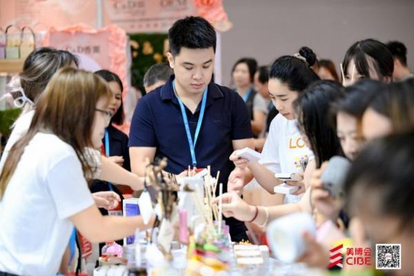 2025CIBE美博会焦点：黛安蒂斩获双权威奖项，借抖音溜达节打通熟龄肌护肤“体验-转化”全链路 