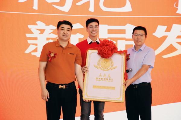 从实力演员到顶流白月光，何晟铭非遗之路非走不可 