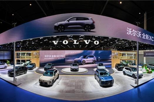 豪华超混第一车，沃尔沃全新XC70“七彩”亮相成都车展 