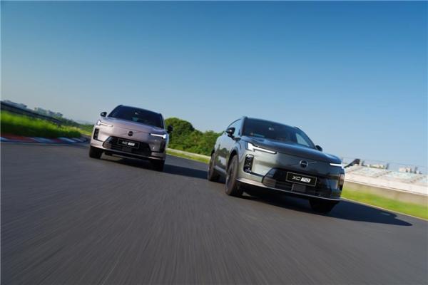 豪华超混第一车，沃尔沃全新XC70“七彩”亮相成都车展 