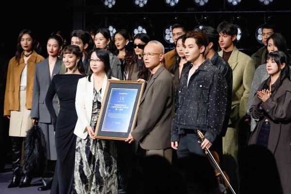 从规模第一到规则制定：UR以「中国潮流快时尚第一品牌」开启全球化新叙事 