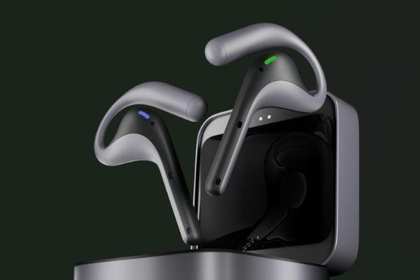 商务洽谈现场：时空壶 W4Pro AI同传耳机如何以高精准翻译促成合作 