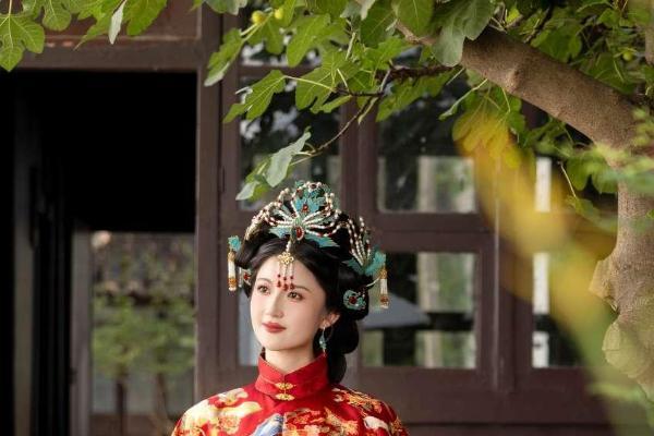 织造艺术表现提档升级 云锦博物馆新款吉服再突破皇后吉服记录 