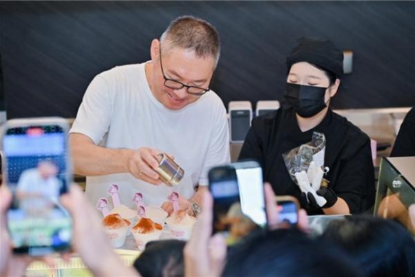 喜茶推出限定牛肝菌风味喜拉朵，合作人气大厨黎子安 