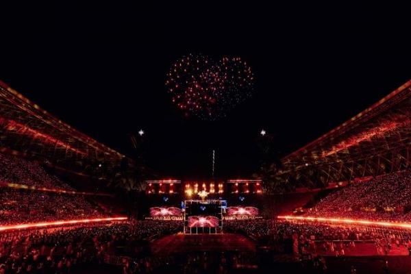 周深「深深的」巡回演唱会贵阳站落幕 七夕限定 家乡夜晚被歌声与烟火点亮 