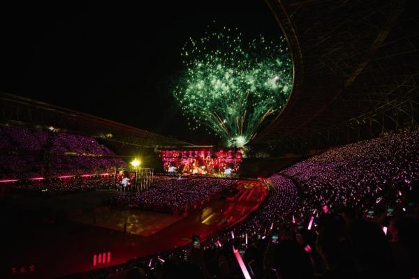 周深「深深的」巡回演唱会贵阳站落幕 七夕限定 家乡夜晚被歌声与烟火点亮 