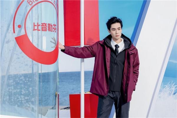 胡一天李兰迪演绎比音勒芬2025鹅绒系列，重新定义高端运动户外生活方式 