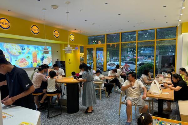 下沉市场“披萨热”来袭：小林家品牌3大核心优势助力创业者抢占新蓝海 