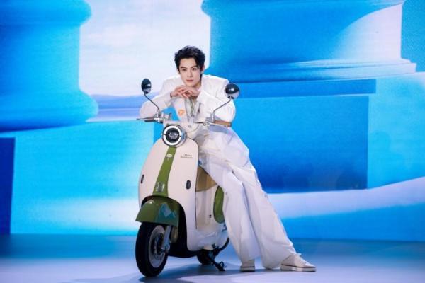 产品力与品牌力双认证：雅迪摩登系列荣膺“年度现象级单品”
