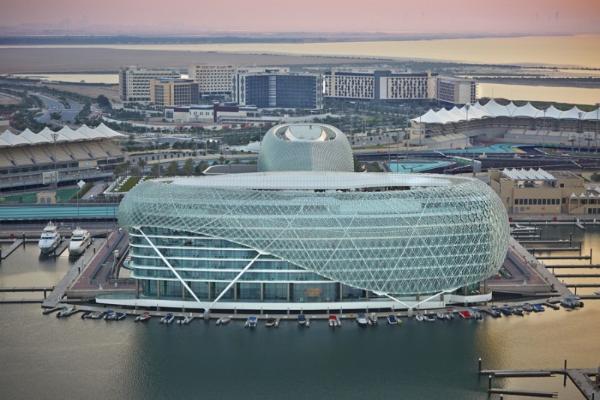 同程旅行携手阿布扎比亚斯岛推出「亚斯岛满分假期畅玩卡」，黄金周出行超值福利来袭 