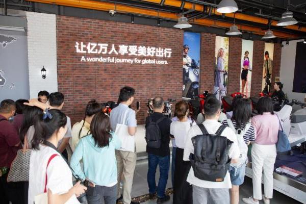 中宣部“活力中国调研行”｜江苏站赴无锡锡山实地采访