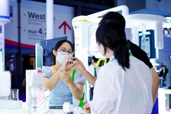 极简微创·焕新领航——登腾闪耀FDI 2025世界口腔大会，共筑口腔健康新未来 