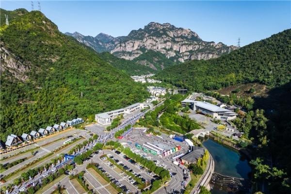2025中国公路自行车职业联赛（雁荡山站） 暨第三届雁荡山骑行大会鸣笛开赛 