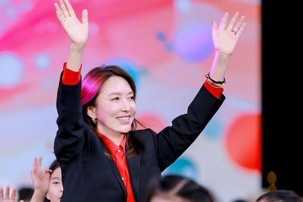 时尚承载责任：小鹤鹤“潮享日”公益秀瞩目京城，少年龚喜演绎东方大美 