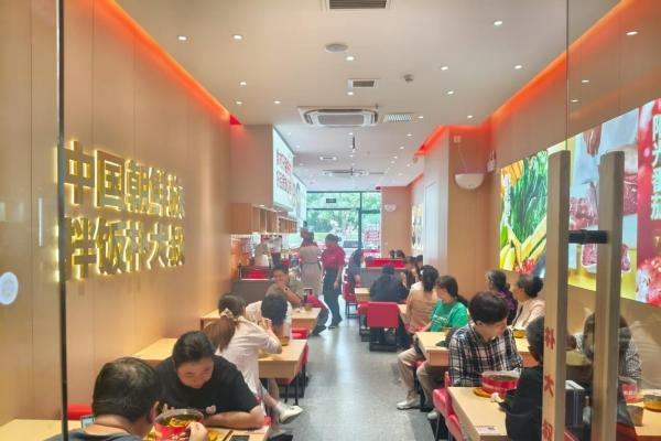 朴大叔拌饭荣膺2025年度餐饮黑马品牌：以创新模式重构拌饭赛道新格局 
