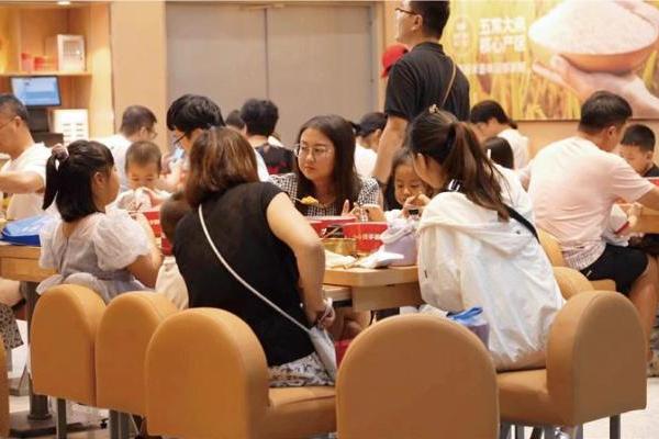 朴大叔拌饭荣膺2025年度餐饮黑马品牌：以创新模式重构拌饭赛道新格局 