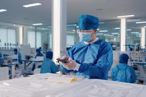 新华网实地探访嫚熙生产基地：日抛内裤从车间到成品，母婴级洁净看得见 