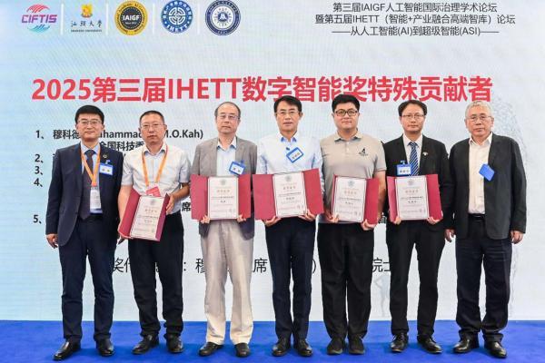 飞诺门阵新产品亮相服贸会，与中企会及多地达成战略合作 
