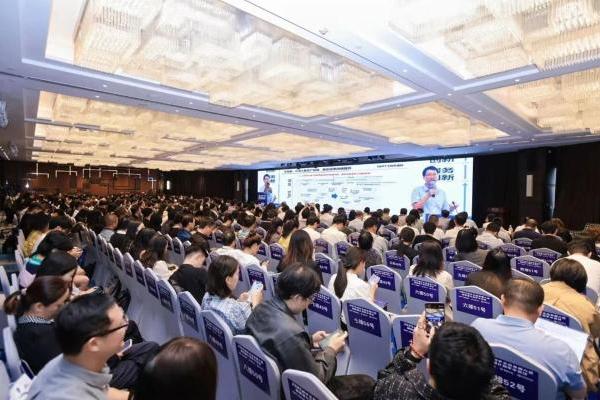 AdMergeX双项殊荣加冕：荣登中国信通院2025高质量数字化转型产品及服务全景图与优秀案例榜单 