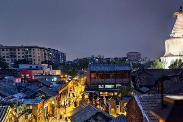 檐角摇秋阳，文脉焕新光！2025“白塔夜话”文化系列活动即将启幕，解锁千年古巷文商旅新体验 