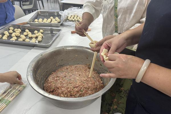 思乐得双节同庆话团圆，月饼传情暖人心，员工关怀践初心！ 