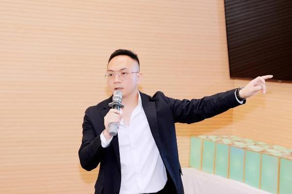 百雀羚医美携手漱玉平民，重构70万家药房生存法则！ 