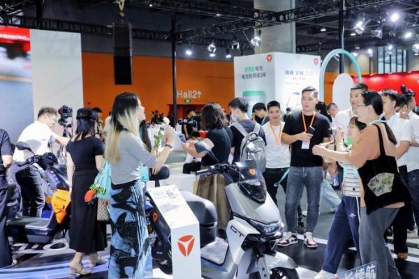 硬核实力征服市场：雅迪冠能S独库挑战刷屏，全球热销再创新高 