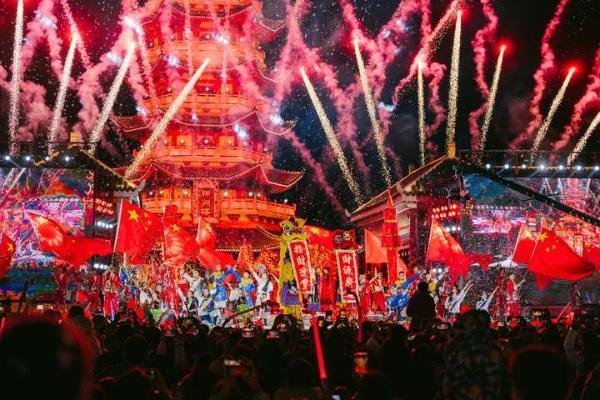 方特开启“双节”狂欢 国庆中秋打造合家欢乐盛宴 
