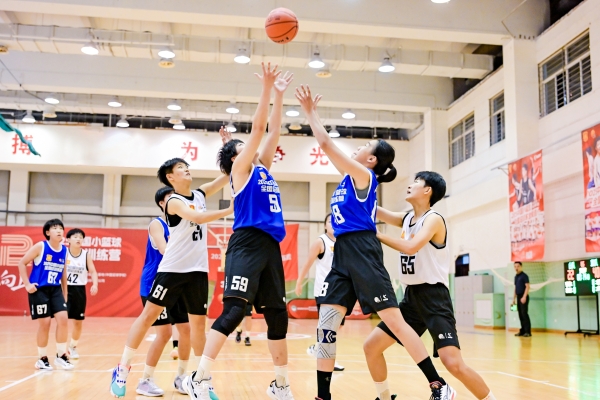 中国小篮球全国总训练营闭营，乔丹儿童以专业装备助力精英少年淬炼之路 