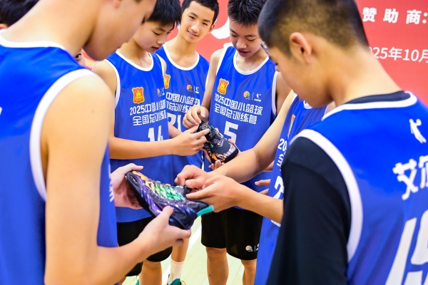 中国小篮球全国总训练营闭营，乔丹儿童以专业装备助力精英少年淬炼之路 