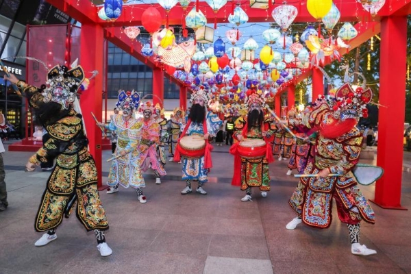 都江堰幸福广场双节活动点亮文商旅融合发展新篇章，助推传统商业转型升级！ 