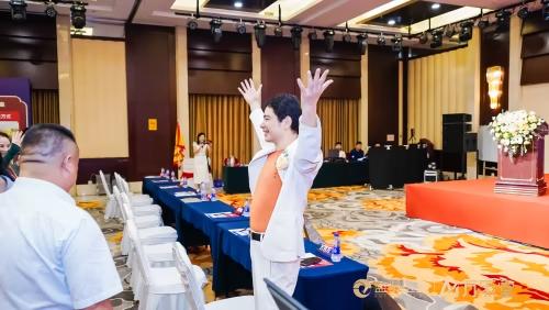 万百万博士解读“鱼与熊掌兼得”:盗龄医生的新健康财富观