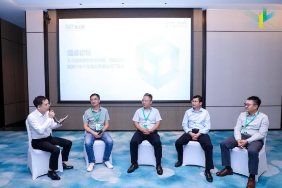 地上铁2025届创连大会引领下一个周期：新能源物流行业的八大必读关键词