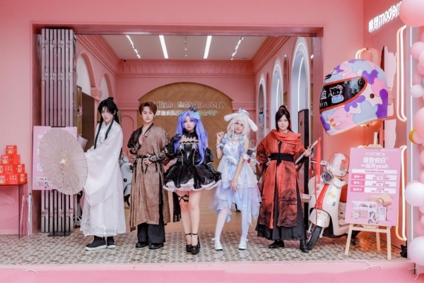 Hello Kitty打碟？花木兰发糖？郑州雅迪摩登创意店开业玩穿越！