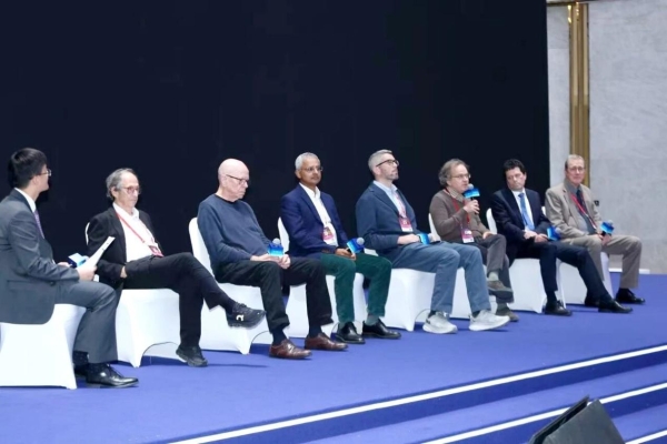 2025世界世界科学家论坛青年科学家大会在沪举办,深度对话顶尖大师