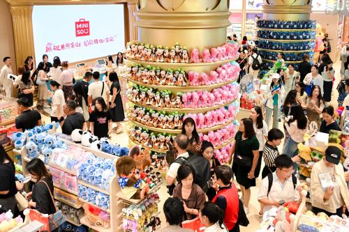 持续发力“首发经济”，名创优品MINISO LAND双首店亮相重庆 