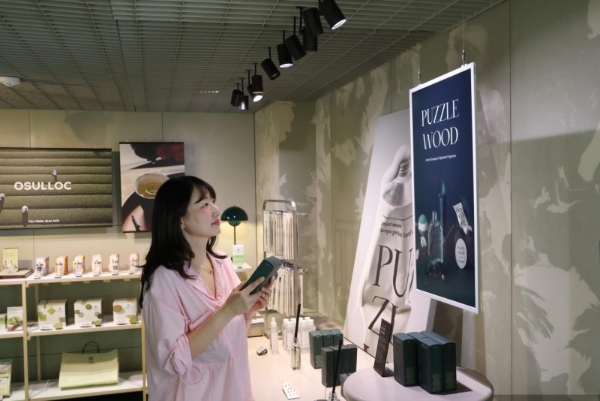 三星彩色电子纸 E-Paper携手爱茉莉圣水店，重塑可持续零售空间 