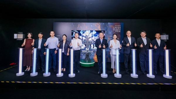 将食品包装变为潮流时装 康师傅于上海时装周完成碳中和大秀 