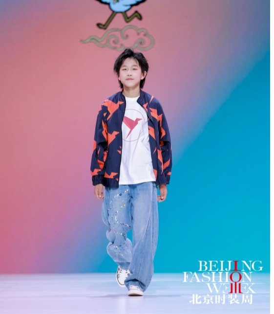 王亚伦《中国少年》MV温暖上线 音乐少年用歌声与行动诠释新时代风采